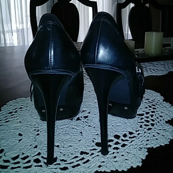 Shoes - Picture 4 of 4